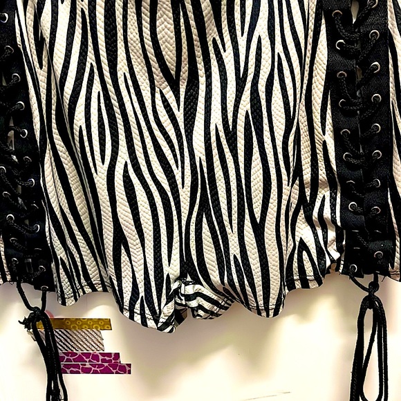 Dolls kill kimcine curve zebra striped strapless romper size L - Picture 5 of 10